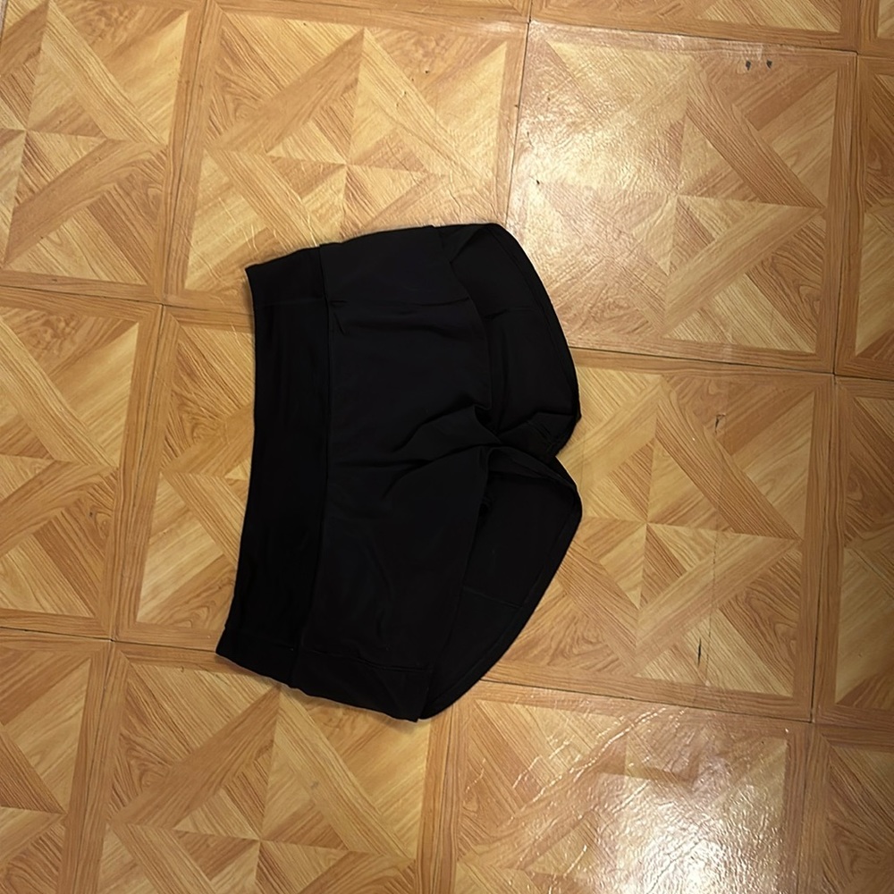These are size 4 Lululemon high rise shorts! Unworn no tags! Comfy summer shorts